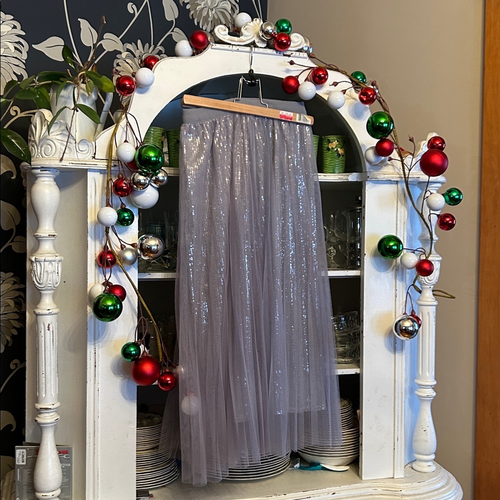 # 143 Tule and sequin skirt, silver